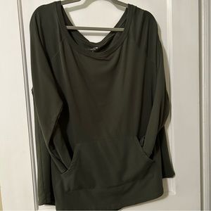 Torrid Active Sweatshirt with front pockets Size 3